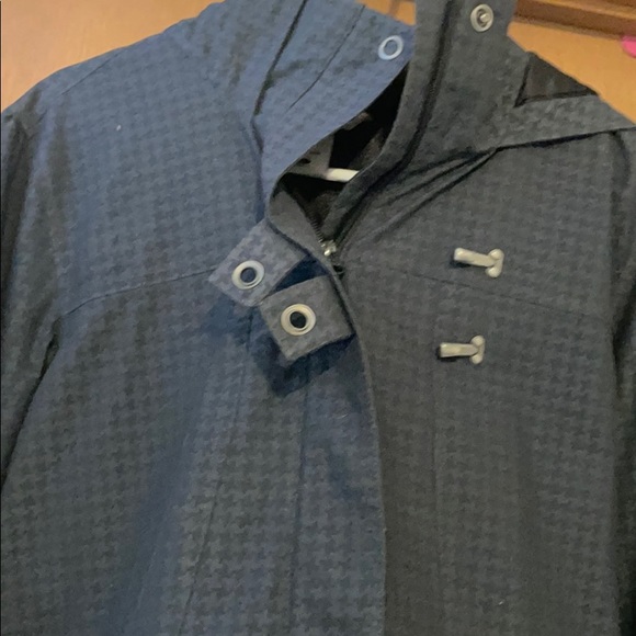 Women’s Columbia Winter Coat - Picture 2 of 4